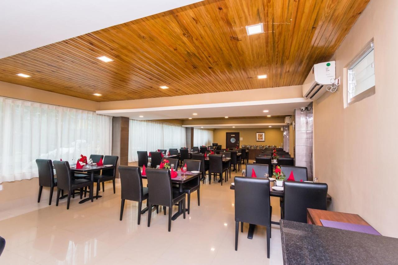 Oyo 9202 Hotel Central Courtyard Siliguri Exterior photo
